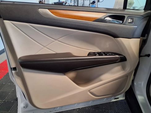 Used 2017 Lincoln MKC Select image 18