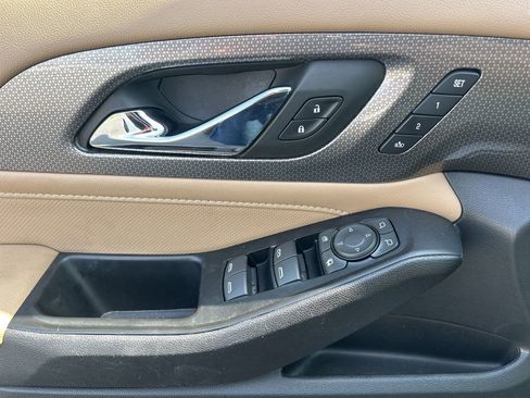 Used 2023 Chevrolet Traverse Premier image 14