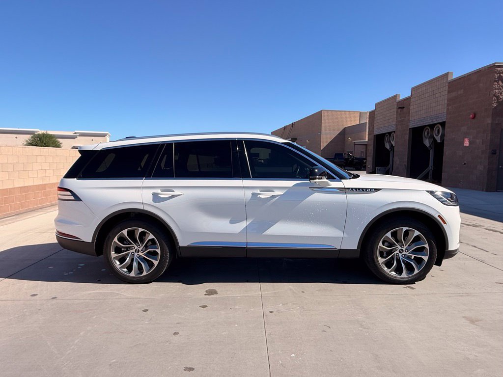Used 2025 Lincoln Aviator Reserve w/ Illumination Package AWD/4WD image 8