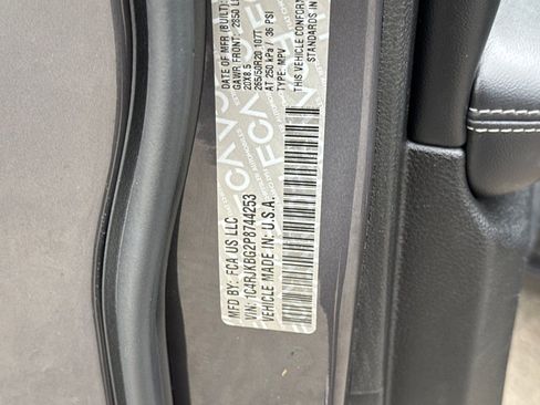 Used 2023 Jeep Grand Cherokee L Limited w/ Rear Seat Video Group I image 30