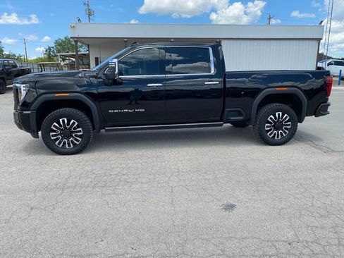 Used 2025 GMC Sierra 2500 Denali Ultimate AWD/4WD image 3