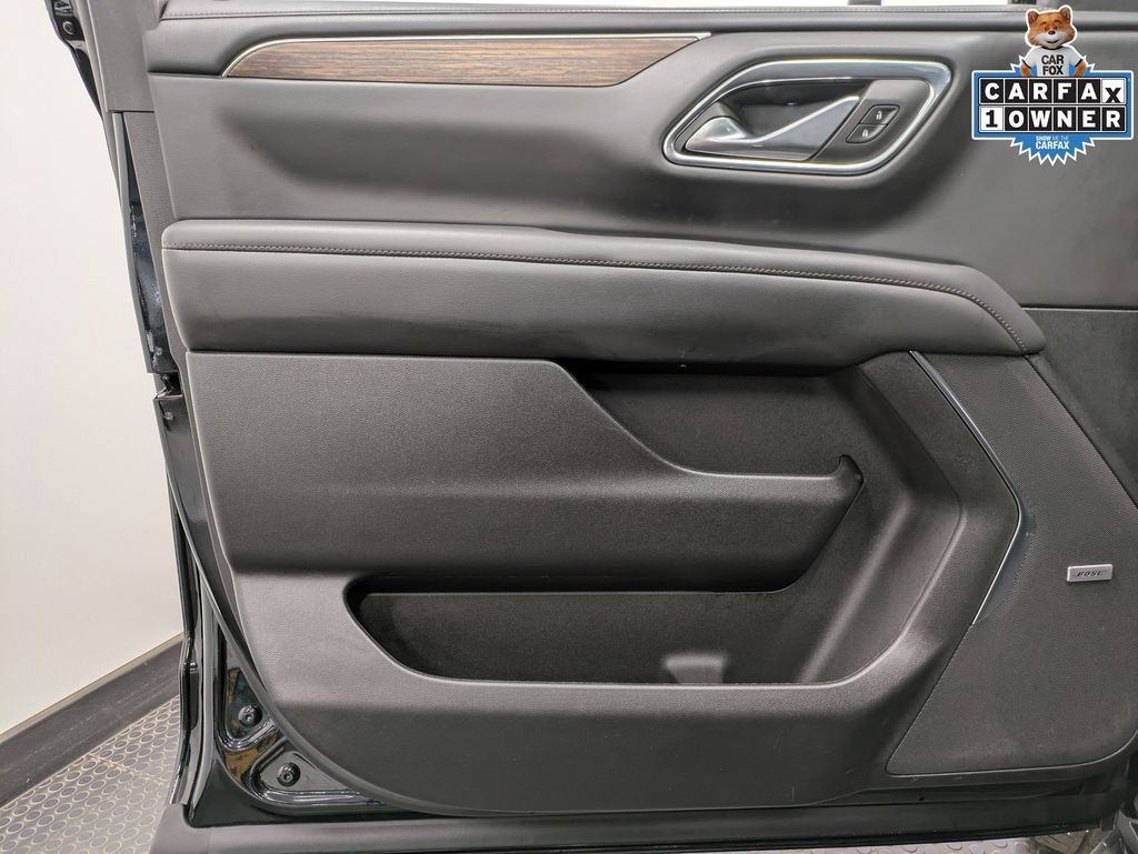 Used 2023 Chevrolet Suburban High Country AWD/4WD image 8