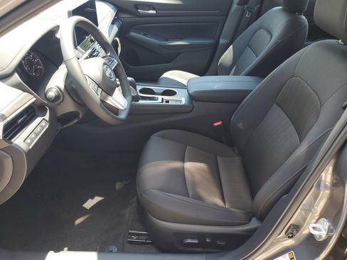 New 2025 Nissan Altima 2.5 SV w/ SV Premium Package FWD image 10