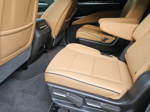 Used 2025 Cadillac Escalade Premium Luxury AWD/4WD image 20
