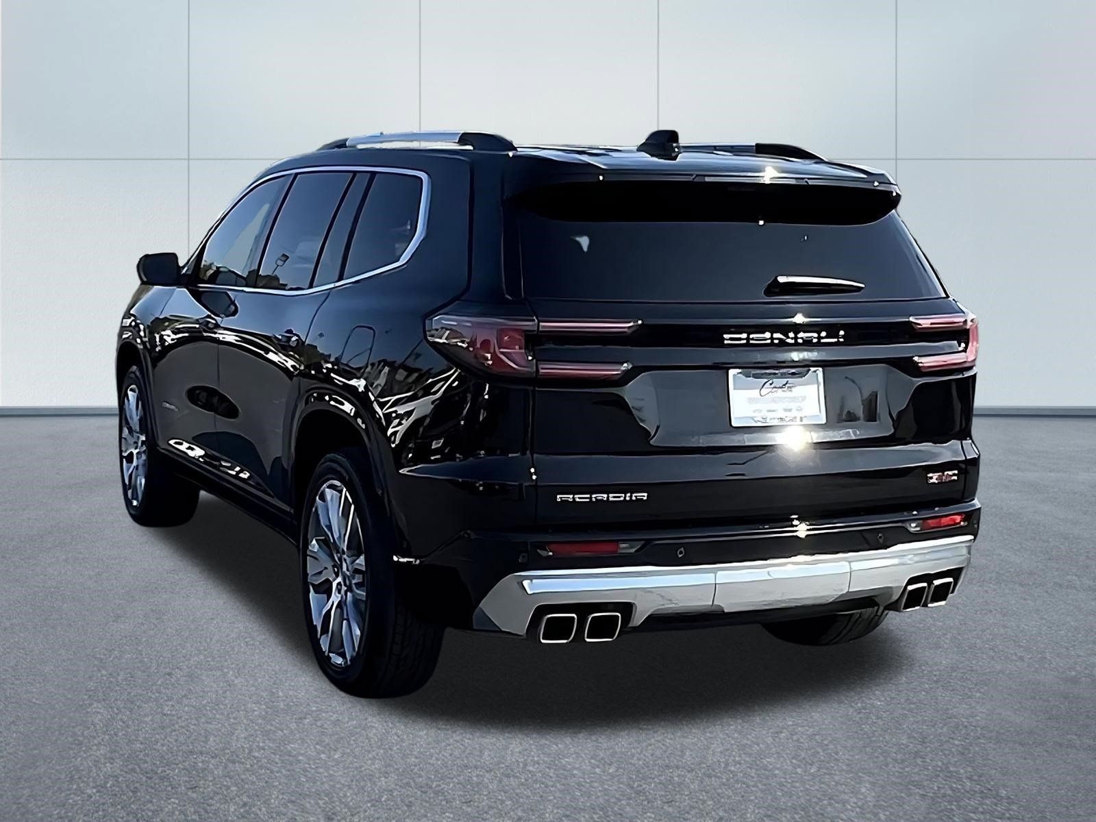 Used 2024 GMC Acadia Denali w/ Super Cruise Package FWD image 4