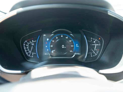 Used 2020 Hyundai Santa Fe Limited AWD/4WD image 16