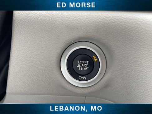 Used 2023 Chrysler Pacifica Touring-L FWD image 15