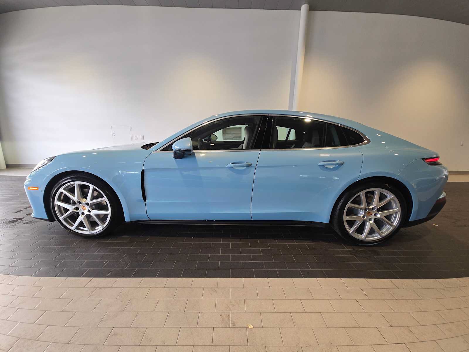 New 2026 Porsche Panamera 4 AWD/4WD image 2