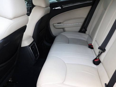 Used 2022 Chrysler 300 Touring L AWD/4WD image 17