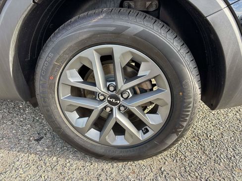 Used 2023 Kia Telluride LX image 8