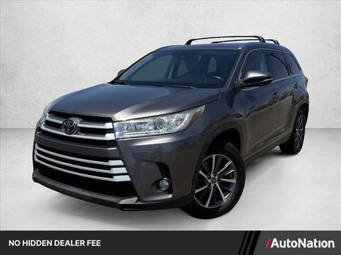 Used 2019 Toyota Highlander XLE FWD image 1