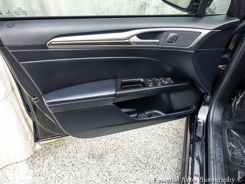 Used 2020 Ford Fusion SEL FWD image 19