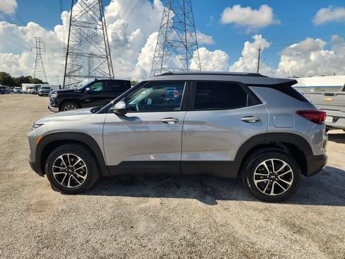 Used 2025 Chevrolet TrailBlazer LT AWD/4WD image 4
