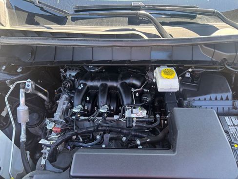 Used 2025 Nissan Pathfinder SV FWD image 33