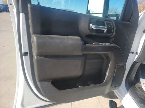 Used 2025 Chevrolet Silverado 2500 Custom w/ Custom Value Package image 16