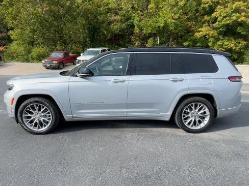 Used 2024 Jeep Grand Cherokee L Summit w/ Advanced Protech Group IV AWD/4WD image 50
