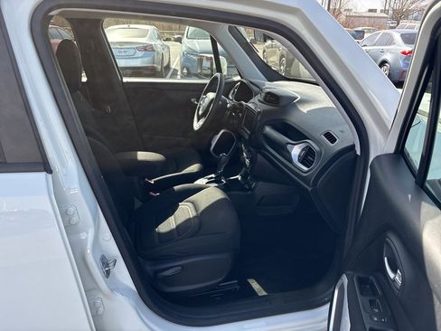 Used 2018 Jeep Renegade Latitude image 28
