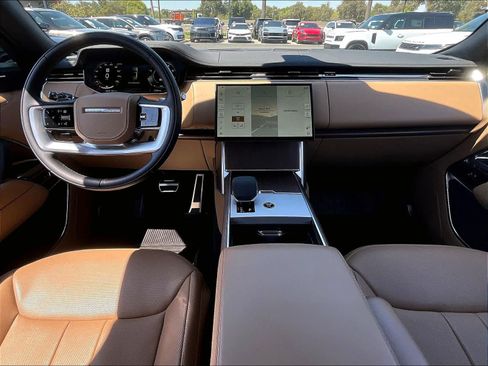 Used 2025 Land Rover Range Rover SE AWD/4WD image 15