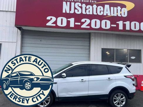 Used 2017 Ford Escape SE AWD/4WD image 2