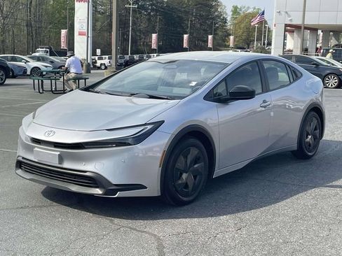 Used 2026 Toyota Prius LE image 3