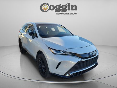 Certified 2023 Toyota Venza XLE image 6