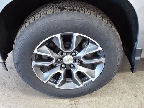 Used 2024 Chevrolet Silverado 1500 LT AWD/4WD image 34