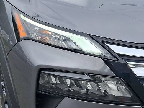 Used 2025 Nissan Rogue SV AWD/4WD image 10