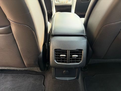 Used 2019 Ford Fusion SE w/ Equipment Group 151A FWD image 12