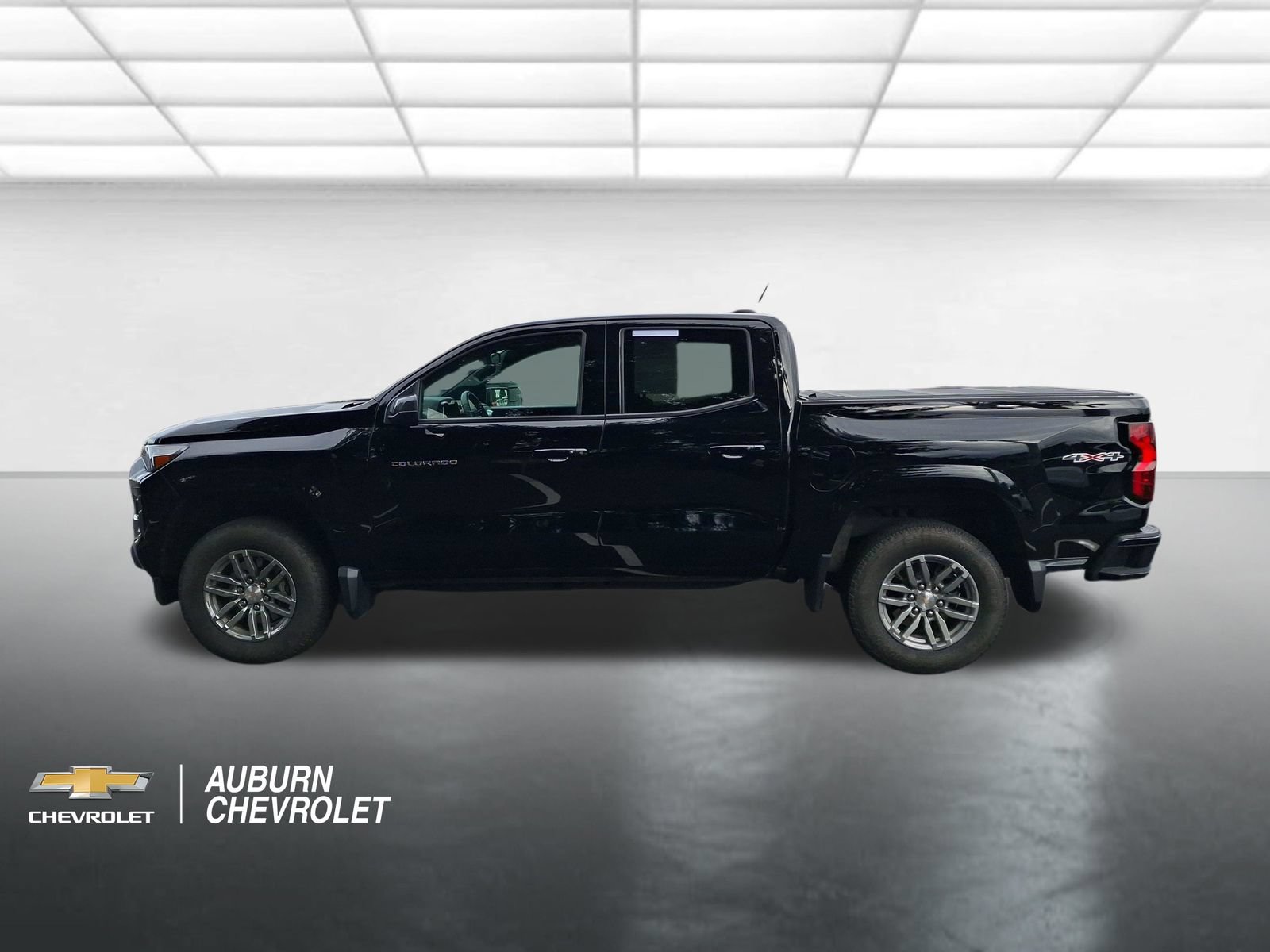 Used 2025 Chevrolet Colorado LT w/ Advanced Trailering Package AWD/4WD image 6