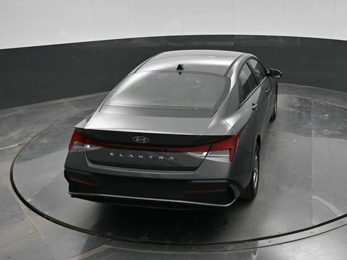 New 2026 Hyundai Elantra SE image 25