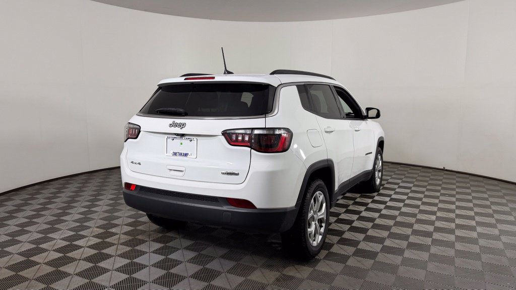 Used 2024 Jeep Compass Latitude AWD/4WD image 8