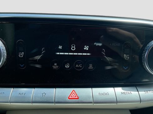 Used 2025 Genesis Electrified GV70 Advanced w/ Prestige Package image 21