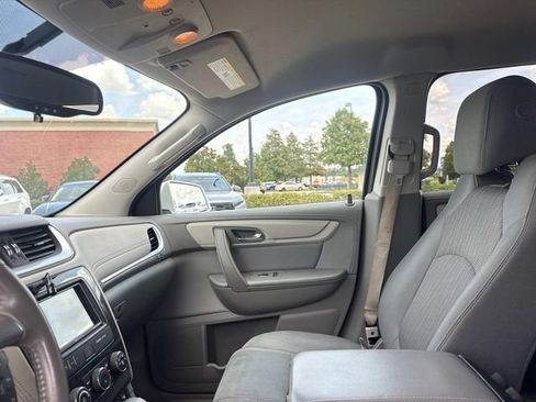 Used 2017 Chevrolet Traverse LT FWD image 20