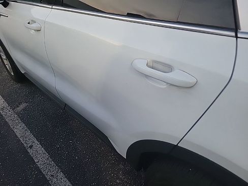 Used 2022 Kia Sorento LX image 17