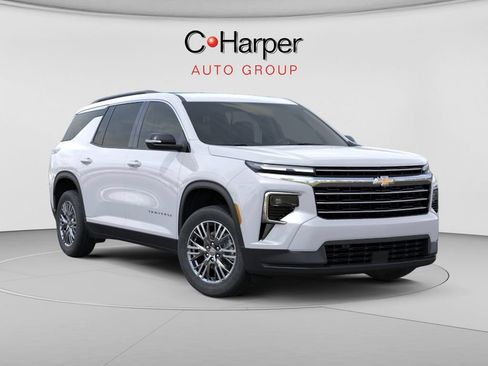 New 2027 Chevrolet Traverse LT AWD/4WD image 1