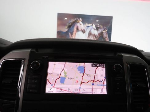 Used 2019 Nissan Titan PRO-4X w/ Pro-4x Convenience Package AWD/4WD image 18