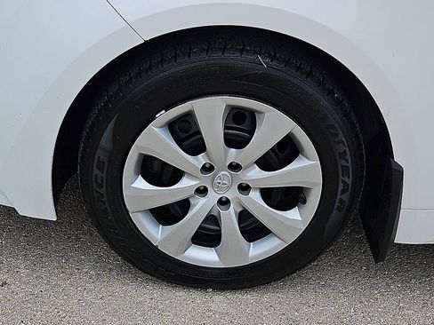Used 2022 Toyota Corolla LE FWD image 13