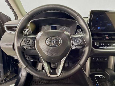 Used 2025 Toyota Corolla Cross LE AWD/4WD image 13