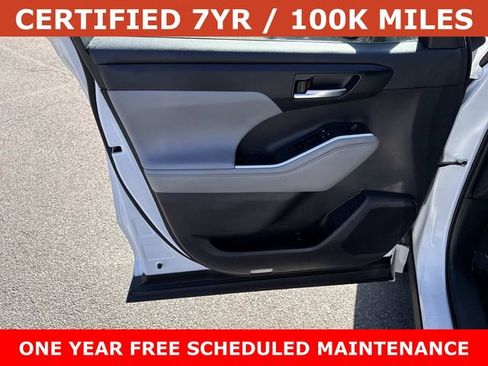 Used 2022 Toyota Highlander XLE AWD/4WD image 13