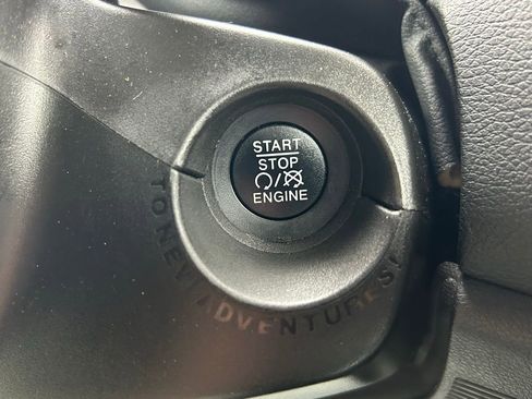 Used 2019 Jeep Renegade Altitude w/ Quick Order Package 2XM image 22