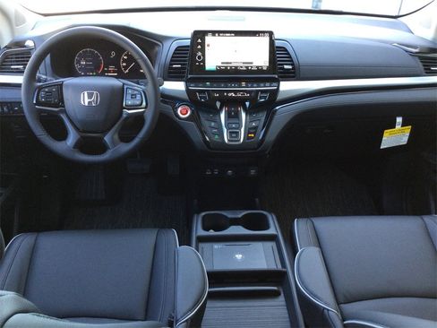New 2026 Honda Odyssey Touring image 13