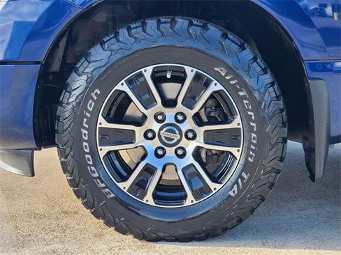 Used 2021 Nissan Titan SV w/ SV Convenience Package image 10