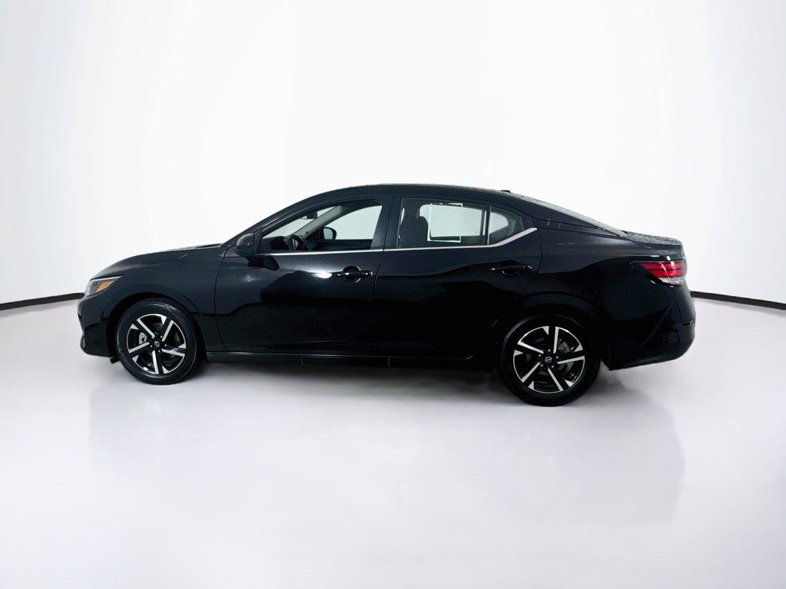 Used 2025 Nissan Sentra SV FWD image 3