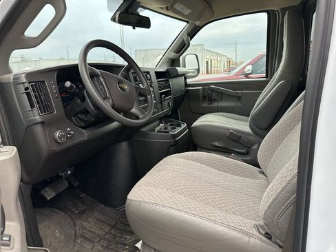 Used 2025 Chevrolet Express 3500 LT w/ LT Preferred Equipment Group image 4