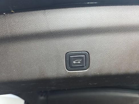 Used 2021 Chevrolet Suburban LT AWD/4WD image 33