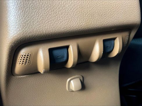 Used 2016 Jeep Wrangler Unlimited Rubicon w/ Connectivity Group image 35