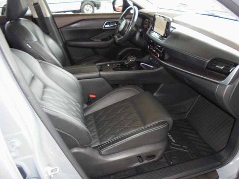 Used 2021 Nissan Rogue Platinum FWD image 8