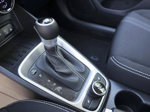 Certified 2026 Hyundai Venue SEL FWD image 20