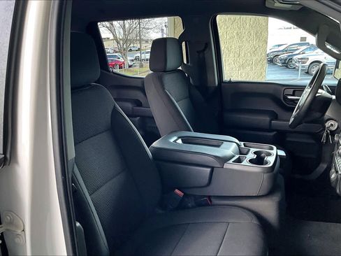 Used 2020 Chevrolet Silverado 1500 Custom w/ Custom Value Package image 10