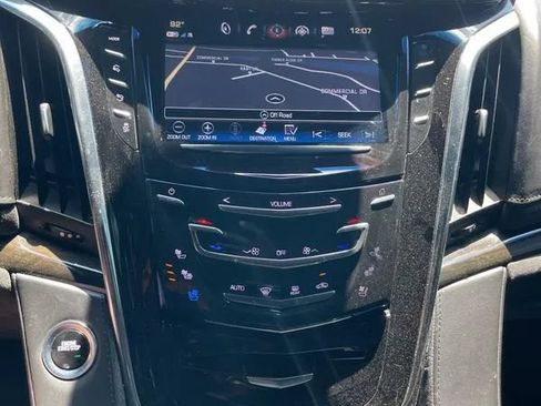 Used 2017 Cadillac Escalade ESV Platinum AWD/4WD image 29